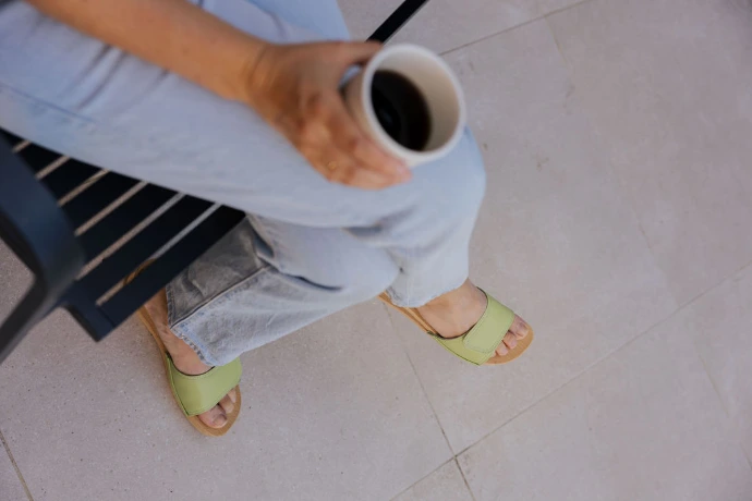 Chaussures Brigitte Ravel Pony White avec talon à ressort pour marche confortable